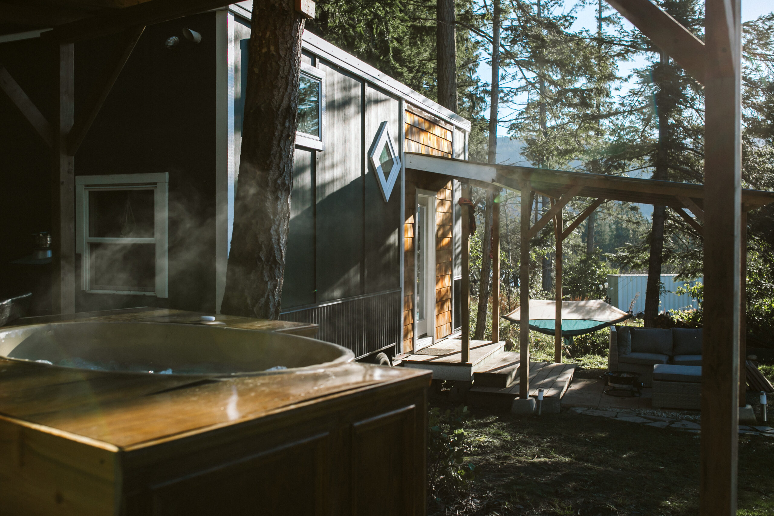 Wildwood TH Private cedar hot tub for two, accommodations Salt Spring island